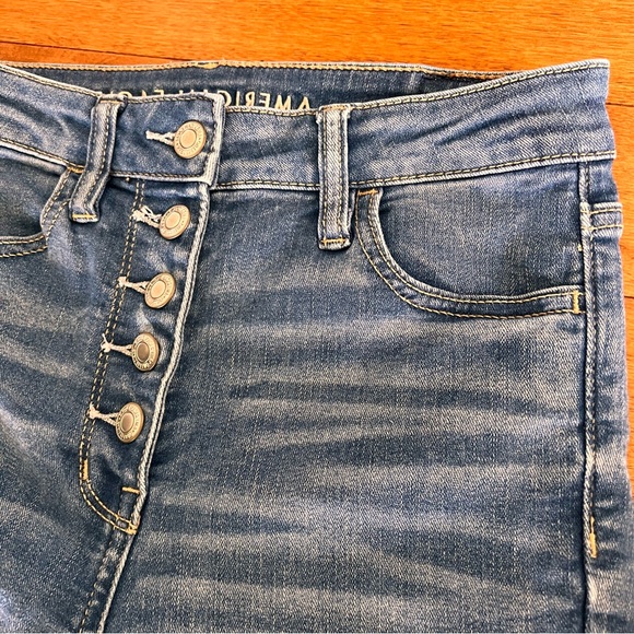 American Eagle Super Hi-Rise Next Level Stretch Jegging Button Front Size 4 - Picture 16 of 16